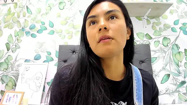 atilanadiaz7 online show from March 15, 2025, 11:39 pm