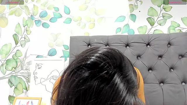 atilanadiaz7 online show from February 25, 2025, 8:21 pm