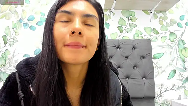 atilanadiaz7 online show from March 7, 2025, 5:17 pm