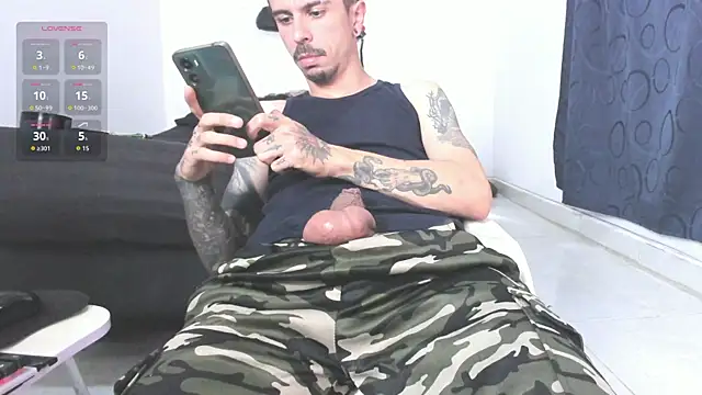Snapshot of Aaron_BigDickxxx chatting on May 22, 2026, 6:50 pm Aaron BigDickxxx online show from May 22, 2026, 6:50 pm