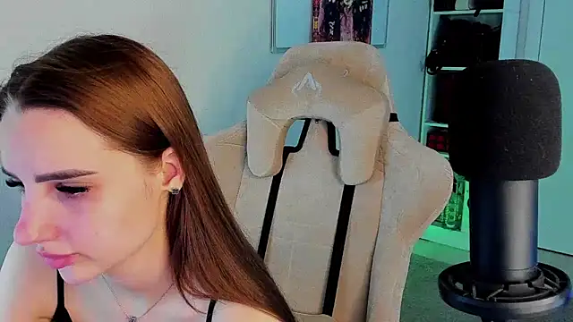 Snapshot of __SilviaAbby__ chatting on March 18, 2025, 11:22 am   SilviaAbby   online show from March 18, 2025, 11:22 am