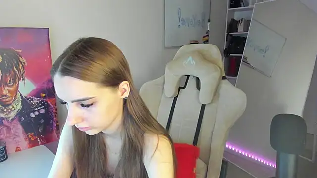 Snapshot of __SilviaAbby__ chatting on December 10, 2024, 1:32 am   SilviaAbby   online show from December 10, 2024, 1:32 am