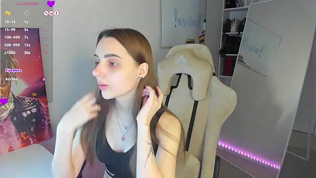 Snapshot of __SilviaAbby__ chatting on January 4, 2025, 12:05 pm   SilviaAbby   online show from January 4, 2025, 12:05 pm