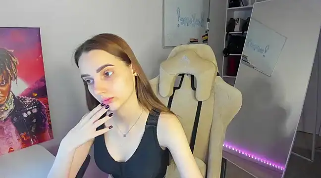 Snapshot of __SilviaAbby__ chatting on January 13, 2025, 12:56 pm   SilviaAbby   online show from January 13, 2025, 12:56 pm