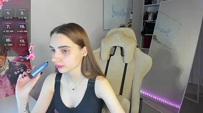 Snapshot of __SilviaAbby__ chatting on January 12, 2025, 12:18 am   SilviaAbby   online show from January 12, 2025, 12:18 am