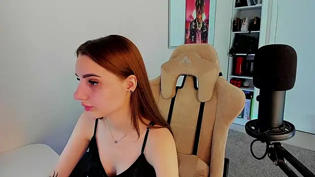 Snapshot of __SilviaAbby__ chatting on March 15, 2025, 10:13 am   SilviaAbby   online show from March 15, 2025, 10:13 am