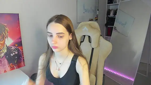 Snapshot of __SilviaAbby__ chatting on January 3, 2025, 1:24 pm   SilviaAbby   online show from January 3, 2025, 1:24 pm