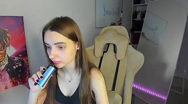 Snapshot of __SilviaAbby__ chatting on January 15, 2025, 5:08 am   SilviaAbby   online show from January 15, 2025, 5:08 am