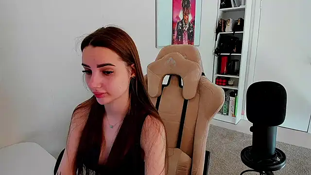 Snapshot of __SilviaAbby__ chatting on March 1, 2025, 8:56 am   SilviaAbby   online show from March 1, 2025, 8:56 am