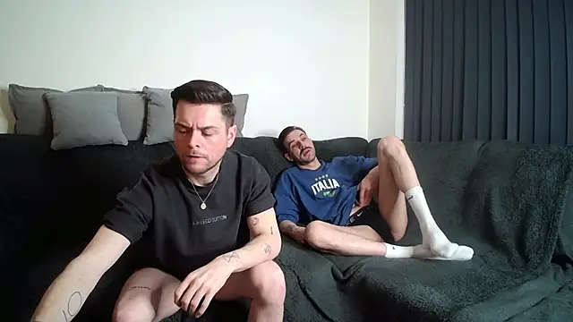 twotwinkhusbandss online show from May 7, 2026, 8:23 pm