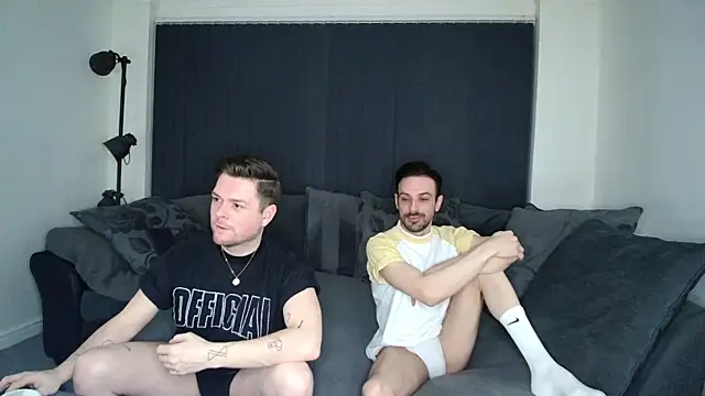 Snapshot of twotwinkhusbandss chatting on March 2, 2025, 7:41 pm twotwinkhusbandss online show from March 2, 2025, 7:41 pm