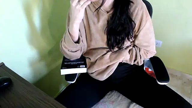 samantha s69 online show from May 1, 2026, 12:10 pm