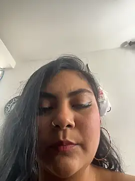 Snapshot of Juli_Walker chatting on July 6, 2026, 8:33 pm Juli Walker online show from July 6, 2026, 8:33 pm