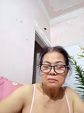 Hotestlove online show from April 3, 2026, 2:12 pm