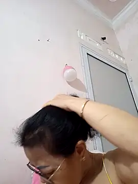 Hotestlove online show from April 11, 2026, 10:52 am