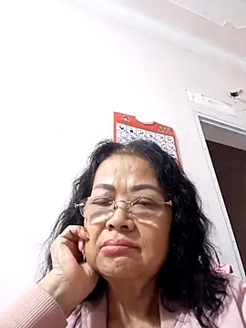 Hotestlove online show from November 6, 2025, 2:32 pm