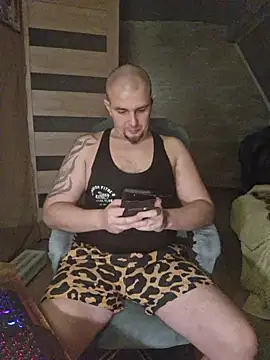 Foxyshaved online show from December 5, 2025, 4:55 am