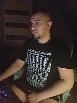 Snapshot of Foxyshaved chatting on January 13, 2026, 5:33 am Foxyshaved online show from January 13, 2026, 5:33 am