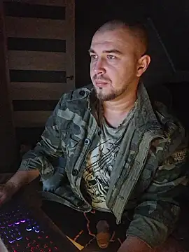 Snapshot of Foxyshaved chatting on January 18, 2026, 5:11 am Foxyshaved online show from January 18, 2026, 5:11 am