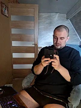 Snapshot of Foxyshaved chatting on April 19, 2026, 6:25 am Foxyshaved online show from April 19, 2026, 6:25 am