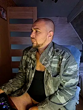 Snapshot of Foxyshaved chatting on July 7, 2026, 4:37 am Foxyshaved online show from July 7, 2026, 4:37 am