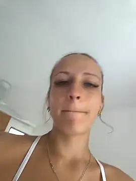 Snapshot of emma4xxx chatting on April 11, 2026, 12:51 am emma4xxx online show from April 11, 2026, 12:51 am