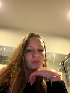 emma4xxx online show from November 22, 2025, 7:02 pm