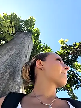 Snapshot of emma4xxx chatting on April 4, 2026, 8:59 pm emma4xxx online show from April 4, 2026, 8:59 pm