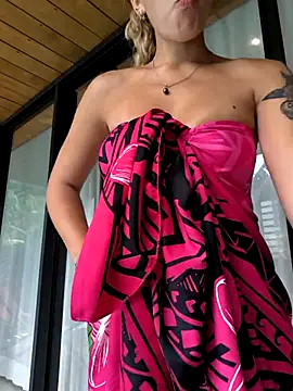 Snapshot of emma4xxx chatting on April 12, 2026, 6:33 pm emma4xxx online show from April 12, 2026, 6:33 pm