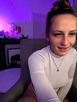 Snapshot of emma4xxx chatting on March 18, 2025, 8:16 pm emma4xxx online show from March 18, 2025, 8:16 pm