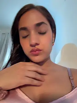 CuteeRose online show from May 23, 2026, 1:43 pm