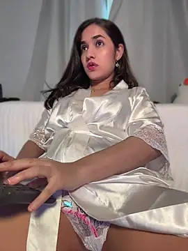 CuteeRose online show from May 8, 2026, 4:22 pm