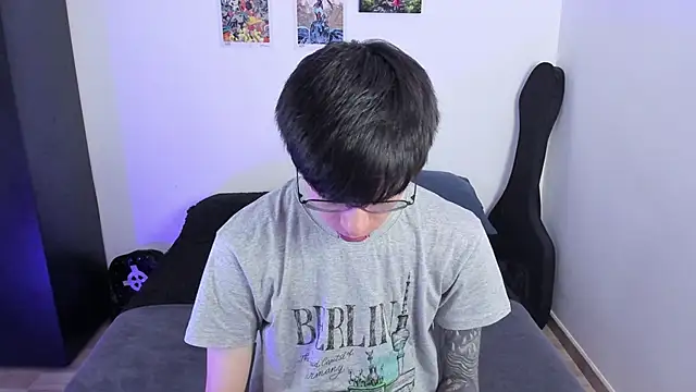 Snapshot of Aventure_Twinks chatting on October 3, 2025, 4:52 pm Aventure Twinks online show from October 3, 2025, 4:52 pm