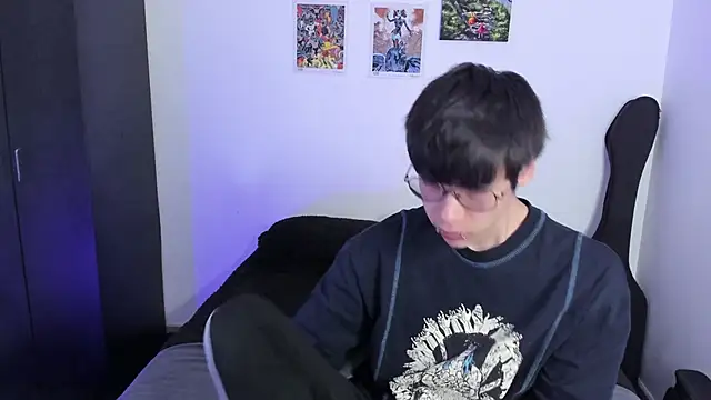 Snapshot of Aventure_Twinks chatting on October 15, 2025, 6:49 pm Aventure Twinks online show from October 15, 2025, 6:49 pm