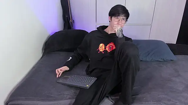 Snapshot of Aventure_Twinks chatting on February 7, 2025, 1:15 am Aventure Twinks online show from February 7, 2025, 1:15 am