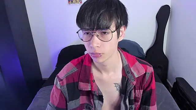 Snapshot of Aventure_Twinks chatting on October 16, 2025, 7:11 pm Aventure Twinks online show from October 16, 2025, 7:11 pm