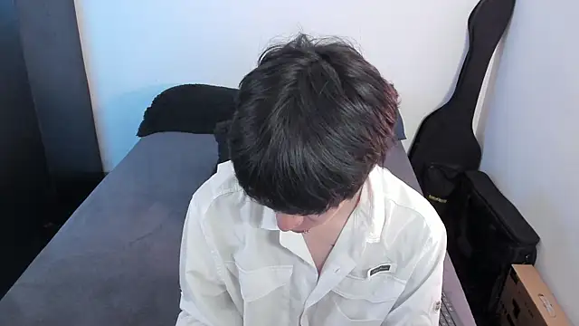 Snapshot of Aventure_Twinks chatting on April 23, 2026, 10:33 pm Aventure Twinks online show from April 23, 2026, 10:33 pm