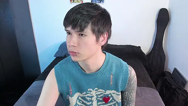 Snapshot of Aventure_Twinks chatting on February 14, 2026, 2:12 am Aventure Twinks online show from February 14, 2026, 2:12 am