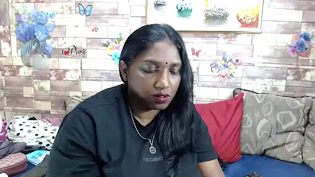 Snapshot of Indian_tracy chatting on November 12, 2025, 7:29 pm Indian tracy online show from November 12, 2025, 7:29 pm