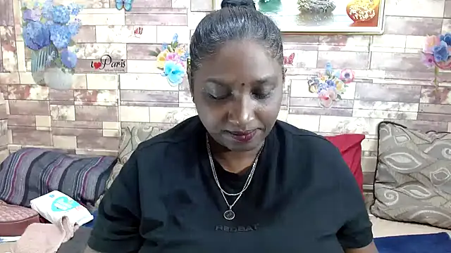 Snapshot of Indian_tracy chatting on October 11, 2025, 8:26 am Indian tracy online show from October 11, 2025, 8:26 am