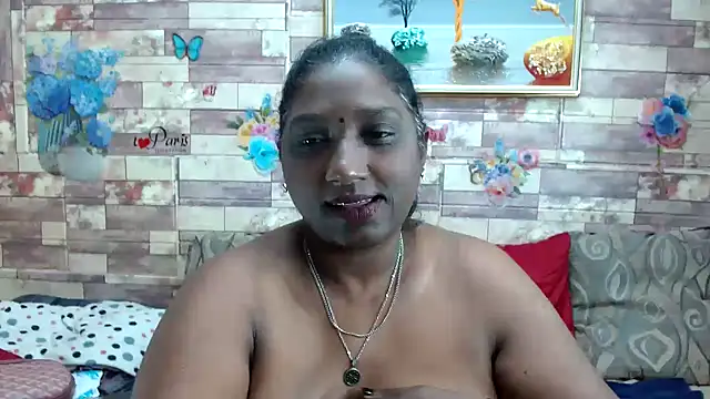 Snapshot of Indian_tracy chatting on September 23, 2025, 10:33 am Indian tracy online show from September 23, 2025, 10:33 am
