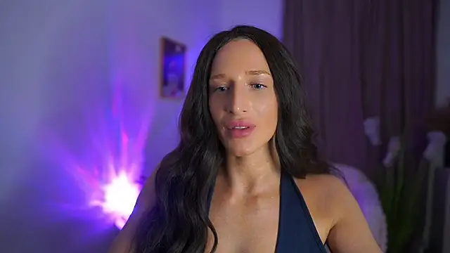 Snapshot of Nicolette__Shea_ chatting on July 6, 2026, 6:10 pm Nicolette Shea online show from July 6, 2026, 6:10 pm