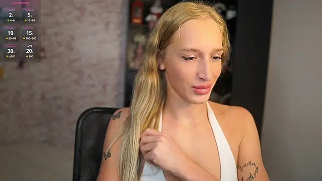 Snapshot of Nicolette__Shea_ chatting on January 15, 2026, 8:29 am Nicolette Shea online show from January 15, 2026, 8:29 am
