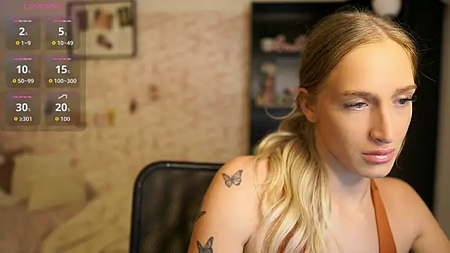 Nicolette  Shea  online show from October 9, 2025, 7:31 am