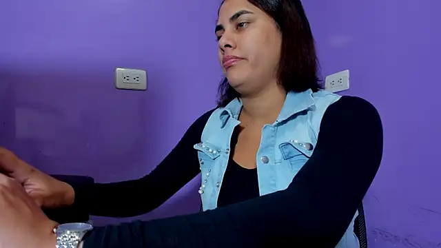 Snapshot of bunnys_bells chatting on September 17, 2025, 3:36 pm bunnys bells online show from September 17, 2025, 3:36 pm