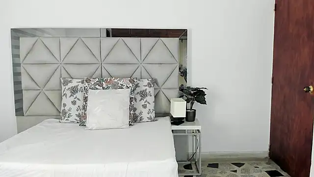 Snapshot of nina_pons chatting on October 24, 2025, 10:42 pm nina pons online show from October 24, 2025, 10:42 pm