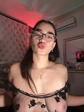 Snapshot of ZarahEvans chatting on December 1, 2025, 8:21 pm ZarahEvans online show from December 1, 2025, 8:21 pm