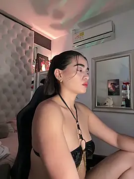 Snapshot of ZarahEvans chatting on November 22, 2025, 8:08 pm ZarahEvans online show from November 22, 2025, 8:08 pm