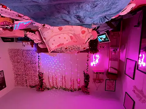 VixenCapri online show from February 11, 2026, 9:42 am