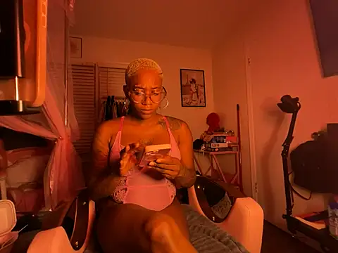 Snapshot of VixenCapri chatting on May 27, 2026, 1:15 am VixenCapri online show from May 27, 2026, 1:15 am